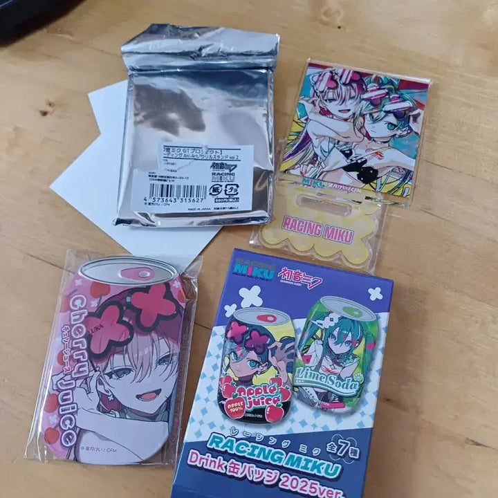[BUNJANG] Racing Miku Luka Acrylic Stand + Can Badge / 레이싱미쿠 루카 아크릴스탠드 +  캔뱃지