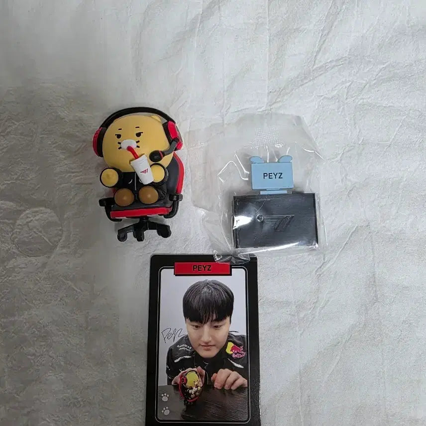 [BUNJANG] Kakao Friends T1 Chun-sik Figure &amp; Profile Photocard Set / 카카오프렌즈 T1 춘식이 피규어 페이즈
