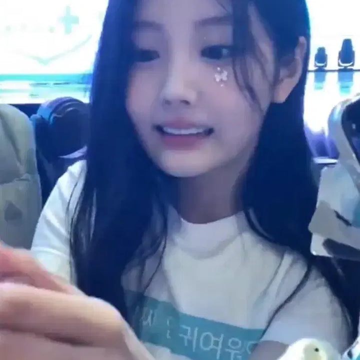 [BUNJANG] ILLIT Not Shy Anymore Goods T-Shirt XL / 아일릿 티셔츠 낫큐트애니모어 굿즈 스티커 양도 졸업파티 역조공