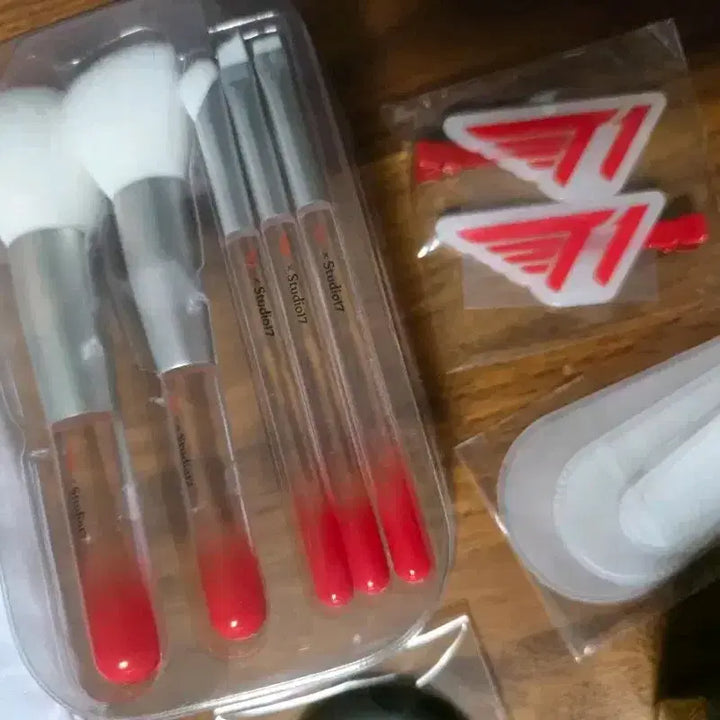 [BUNJANG] T1 x ABLY Brush Set, Pouch, Vanillaco Pouch, Stickers, Puff, Keria / T1 티원 x 에이블리 브러쉬, 파우치, 바닐라코 파우치, 스티커, 퍼프 / 케리아