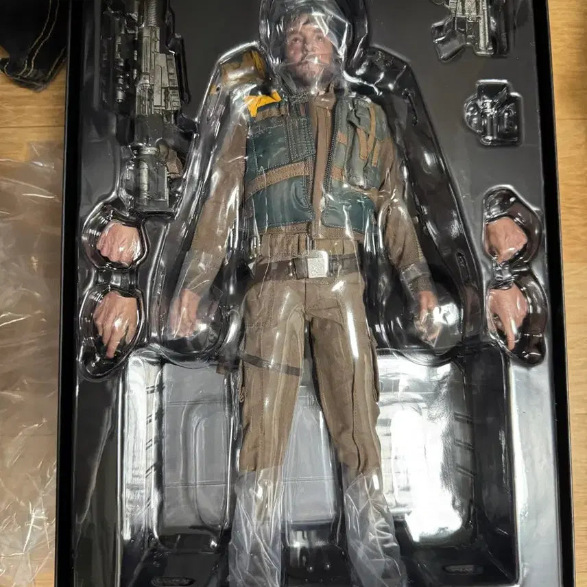 [BUNJANG] Hot Toys Cassian Andor Star Wars Figure / 스타워즈 카시안 안도르 핫토이 판매합니다