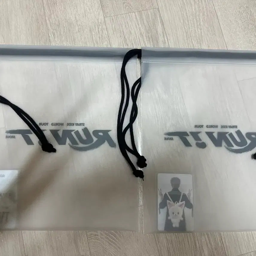 [BUNJANG] Stray Kids RUN IT Concert Pouch Photocard Set / [빠른배송] 스키즈 런잇 첫첫콘 첫막콘 첫콘 막콘 Stray Kids RUN IT 파우치 포카 세트 콘서트 입장 기프트