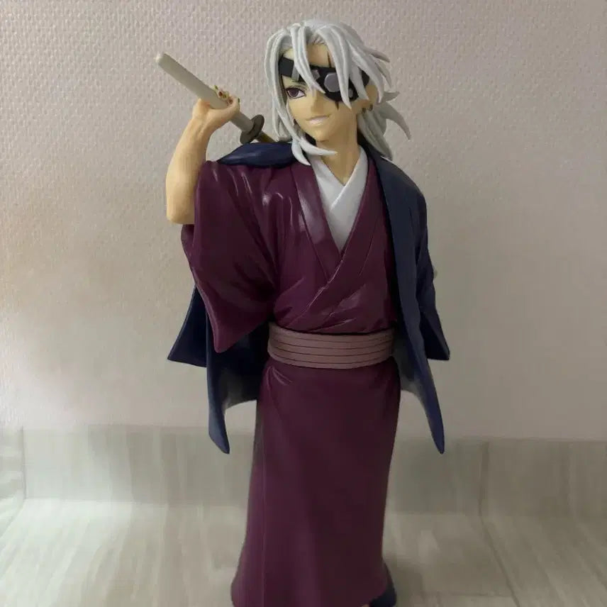 [BUNJANG] Demon Slayer Tengen Uzui Figure / 귀멸의칼날 우즈이텐겐 피규어