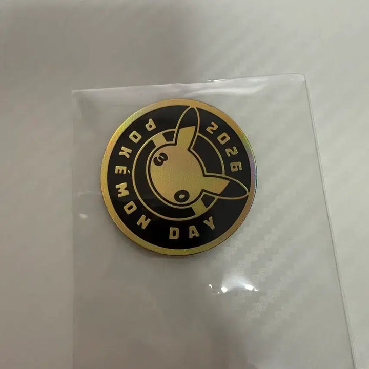 [BUNJANG] Pokemon Pikachu Coin &amp; Postcard Set (Singapore Limited Edition) / 포켓몬 엽서 및 피카츄 코인 (싱가폴 한정판)
