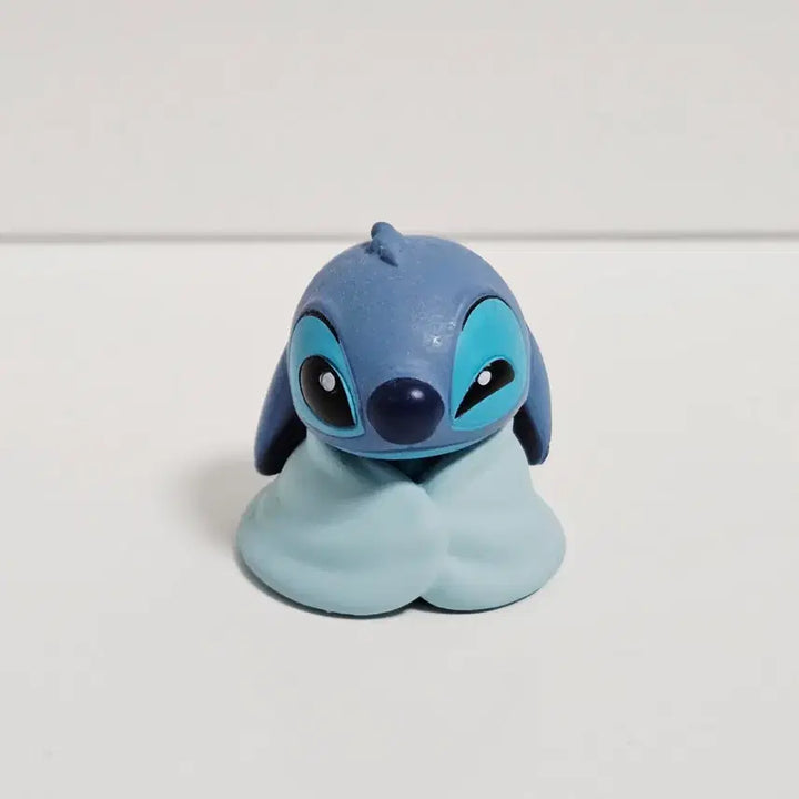 [BUNJANG] Disney Stitch Kurumari Blanket Roll Gacha Toy / 디즈니 스티치 쿠루마리 이불돌돌 가챠