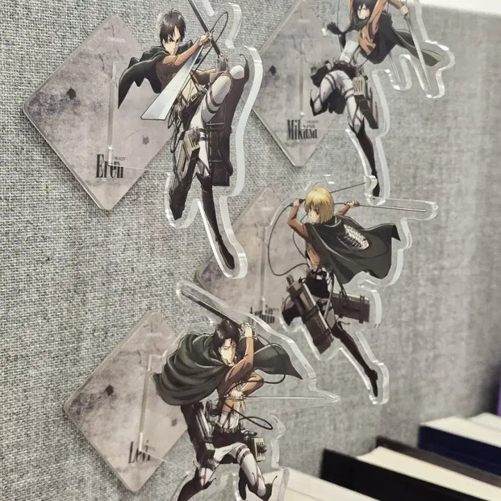 [BUNJANG] Attack on Titan Levi 3D Maneuver Gear Acrylic Magnet (Sealed) / 미개봉) 진격의거인 리바이 입체기동 아크릴 마그넷 진격거