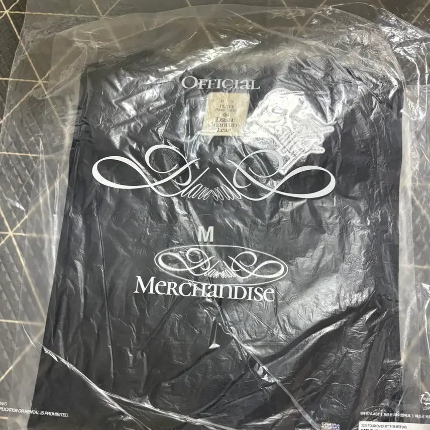 [BUNJANG] PLAVE 2025 Tour Oversized T-Shirt M / 플레이브 2025투어 오버핏 티셔츠 M