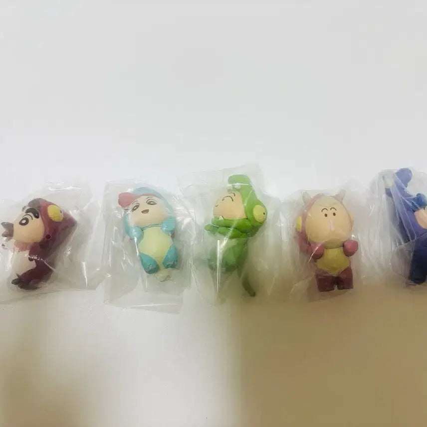 [BUNJANG] Bandai Crayon Shin-chan Our Dinosaur Diary Movie Gacha Figure Set (5 Types) / 반다이 짱구 우리들의 공룡일기 극장판 나란히 줄서요 나라분데스 가챠 피규어 5종세트