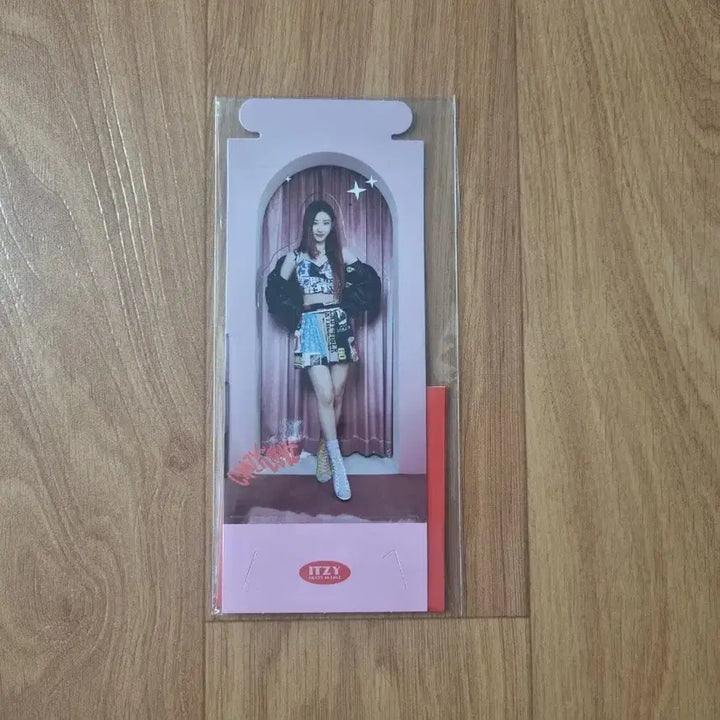 [BUNJANG] ITZY LOCO Chaeryeong Standing Card + Special Card Set (Red) / 있지 ITZY 크인럽 LOCO 로코 채령 스탠딩카드+스페셜카드세트