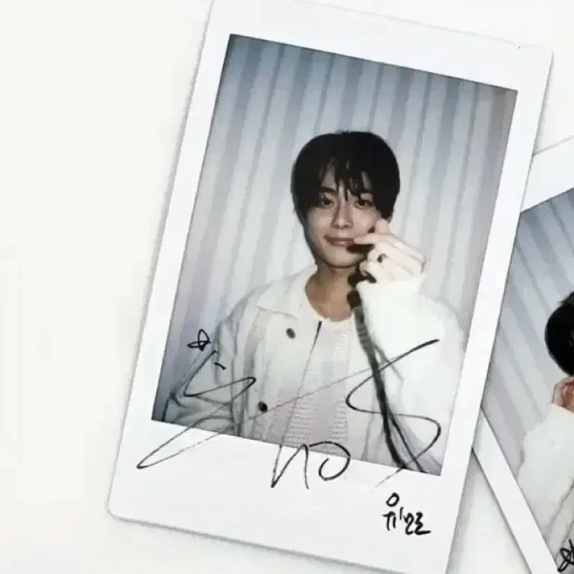 [BUNJANG] Yoo Seon Ho Signed Polaroid Photocard / 유선호 싸인 폴라 친필 사인 폴라로이드 포카 포토카드