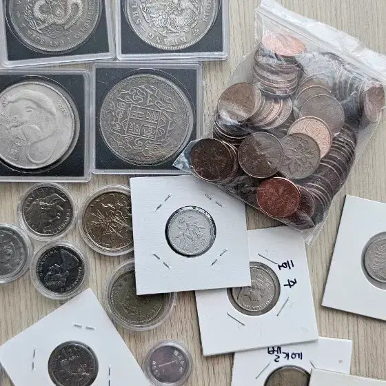 [BUNJANG] World Commemorative Coins and Currency Set - Includes Canadian Pennies / 다양한 국가 기념주화 및 동전 세트 일괄(캐나다 1페니 포함)