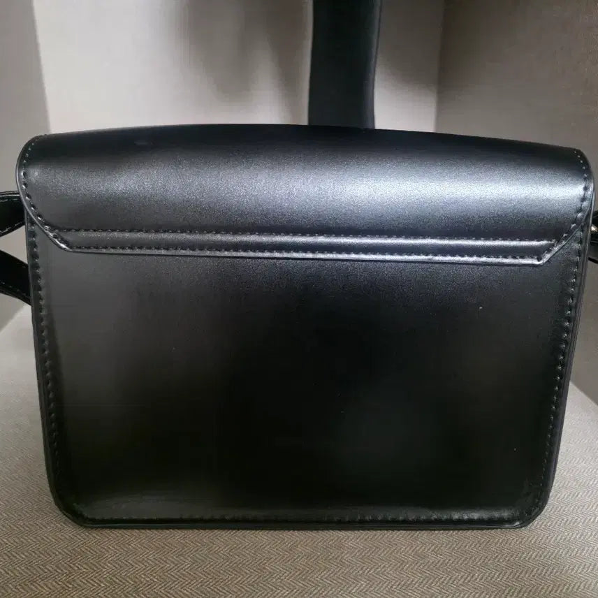 [BUNJANG] Miniso Harry Potter Hufflepuff Black Faux Leather Bag / 미니소 해리포터 후플푸프 가방