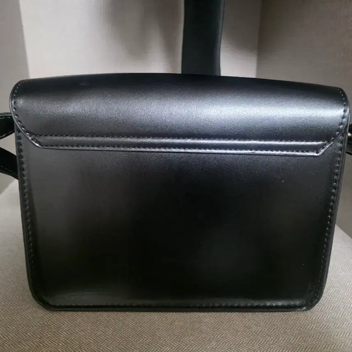 [BUNJANG] Miniso Harry Potter Hufflepuff Black Faux Leather Bag / 미니소 해리포터 후플푸프 가방