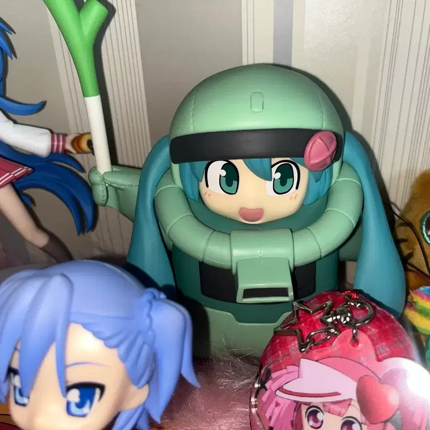 [BUNJANG] Banpresto Gundam 45th Anniversary x Hatsune Miku Zaku Plush / 반프레스토 건담 45주년 X 하츠네 미쿠 피규어 자쿠 구루미