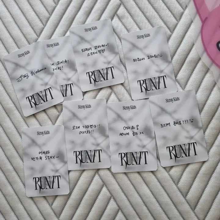 [BUNJANG] Stray Kids Run It Concert Photocard Set &amp; Pig Fan / 스트레이키즈 스키즈 런잇 콘서트 입장 기프트 포토카드,돼끼부채