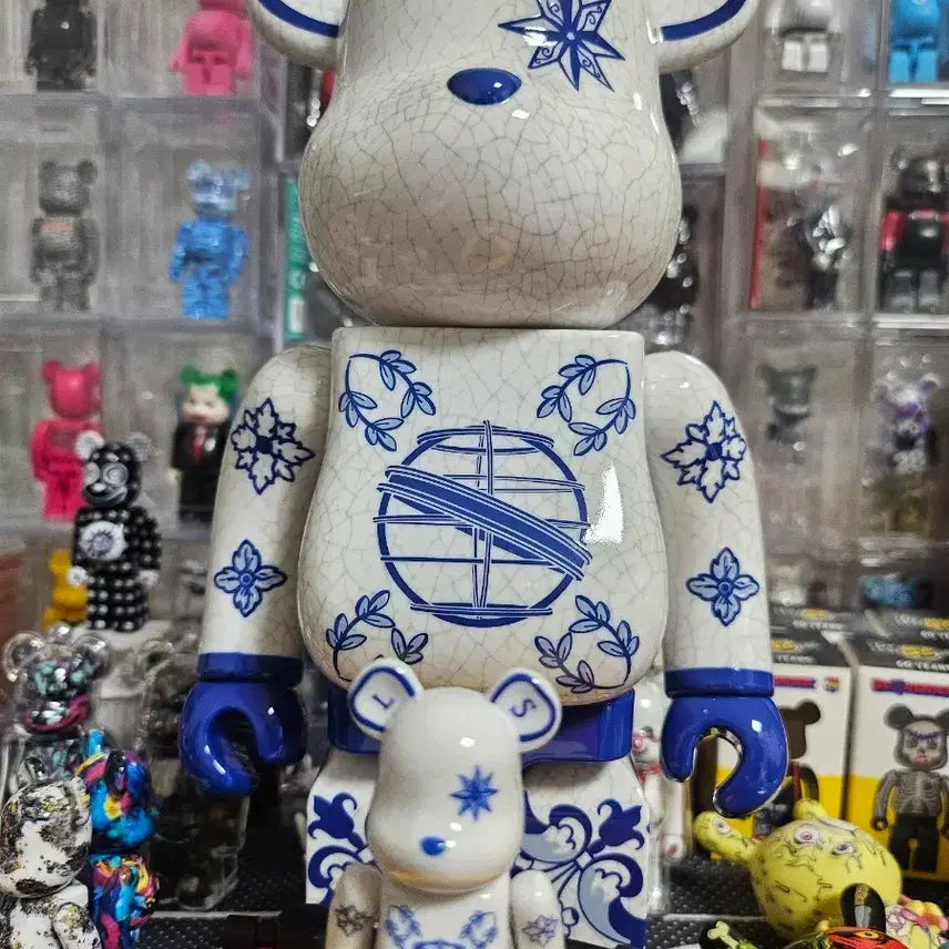 [BUNJANG] Bearbrick Senado 400% &amp; 100% Set / 베어브릭 세나도 400 100 풀박스