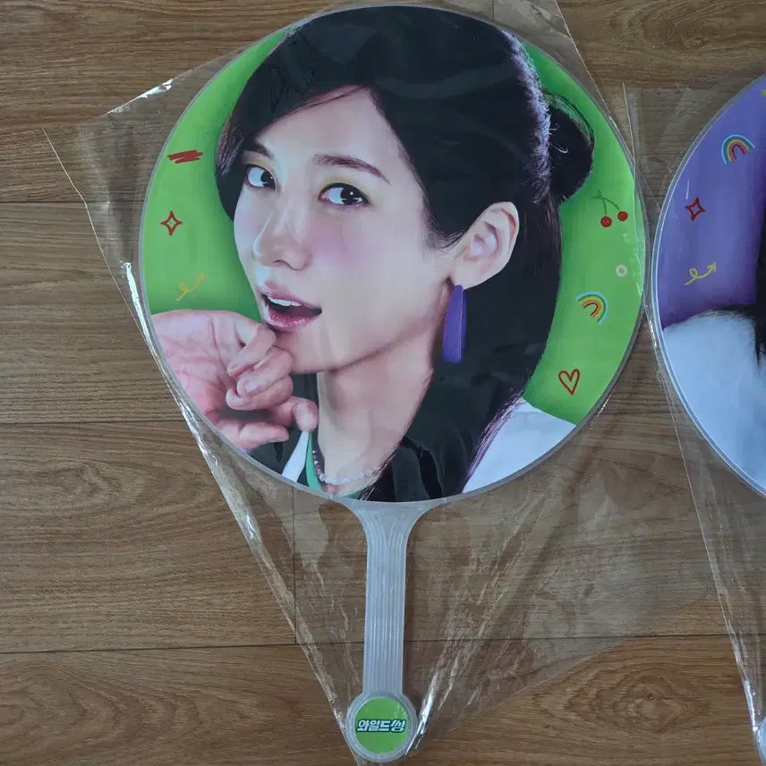 [BUNJANG] Movie Wild Thing Event Special Giant Fan Set (Domi &amp; Choi Seongon) / 영화 와일드씽 이벤트 특전 대왕부채 도미 최성곤 2종 세트 (배송비 포함)