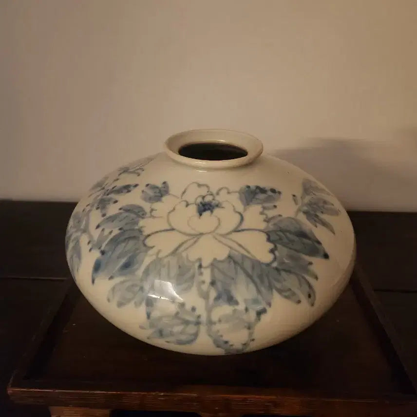 [BUNJANG] Wi Gwang-jo Celadon Porcelain Peony Vase / 고작 위광조 선생의 청화백자 모란문 화병]