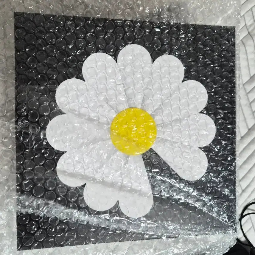 [BUNJANG] G-Dragon 1ST FAM KIT [PETALS OF LOVE] LOVE Ver. Sealed / 배송비 포함 지드래곤 공식 멤버십 1ST FAM KIT [PETALS OF LOVE] LOVE Ver. 미개봉