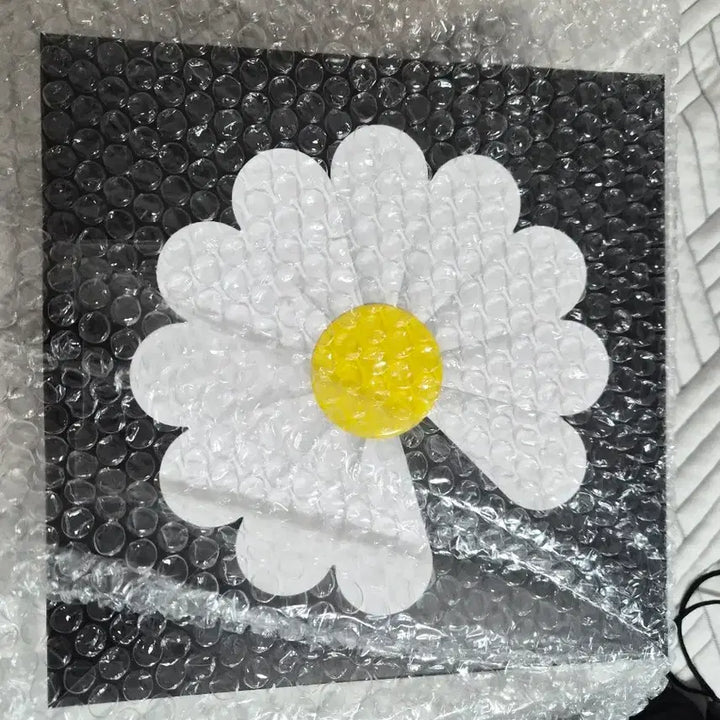 [BUNJANG] G-Dragon 1ST FAM KIT [PETALS OF LOVE] LOVE Ver. Sealed / 배송비 포함 지드래곤 공식 멤버십 1ST FAM KIT [PETALS OF LOVE] LOVE Ver. 미개봉