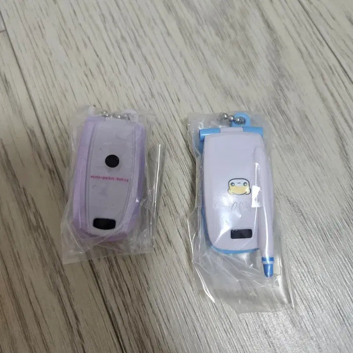 [BUNJANG] Merupuchi Phone Gacha Bundle Set (Berry Purple &amp; Pearl Blue) / 반다이 메루푸치 폴더폰 핸드폰 미니어쳐 가챠 2개 일괄