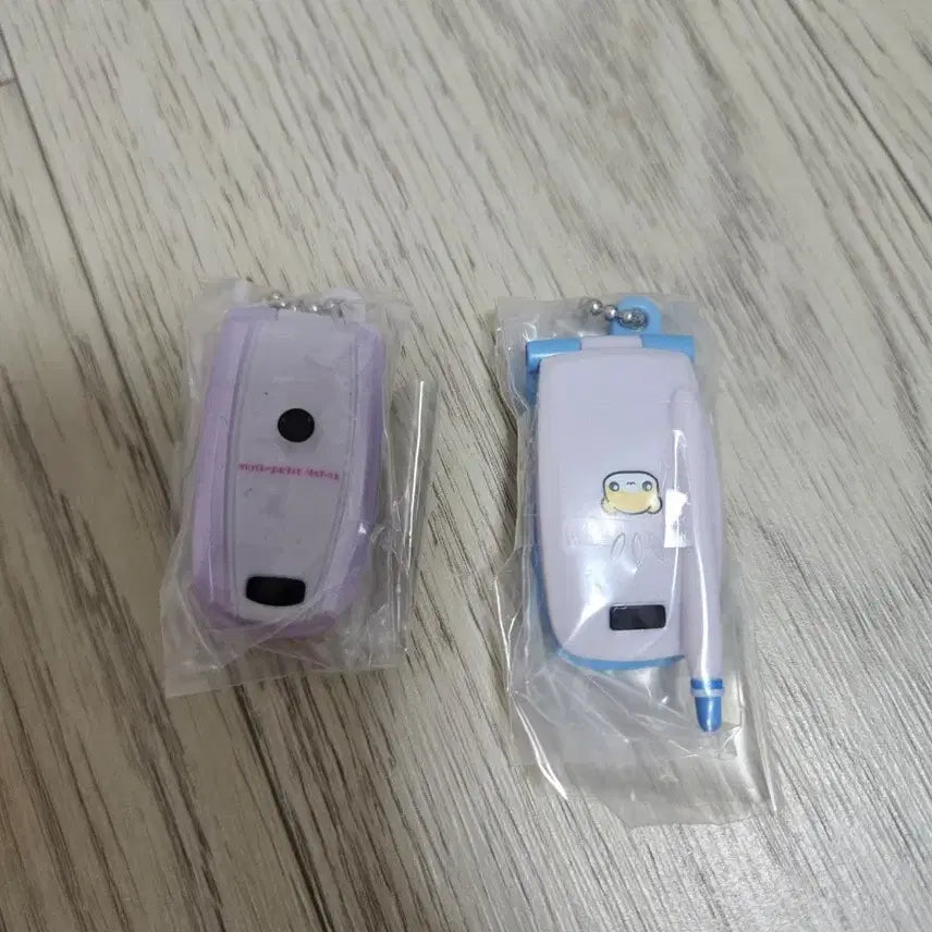 [BUNJANG] Merupuchi Phone Gacha Bundle Set (Berry Purple &amp; Pearl Blue) / 반다이 메루푸치 폴더폰 핸드폰 미니어쳐 가챠 2개 일괄