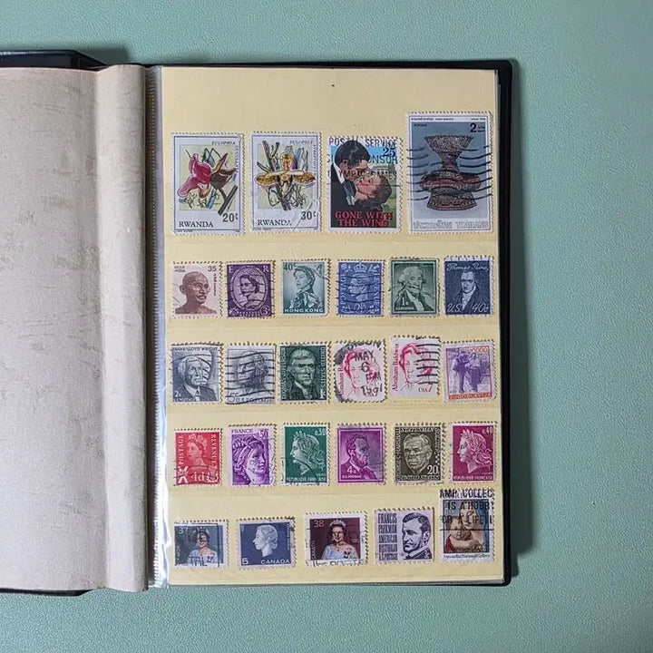 [BUNJANG] Used Foreign Stamps Bundle (Approx. 440 pcs) with Album / (우표) 외국 사용제 우표 440여장 일괄 / 앨범포함