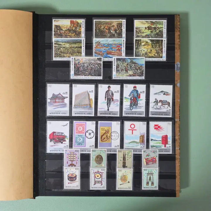 [BUNJANG] Korean Stamps Collection Album (Approx. 780 Stamps) / (우표) 한국 단편 및 시리즈 우표 모음 앨범 / 780여장