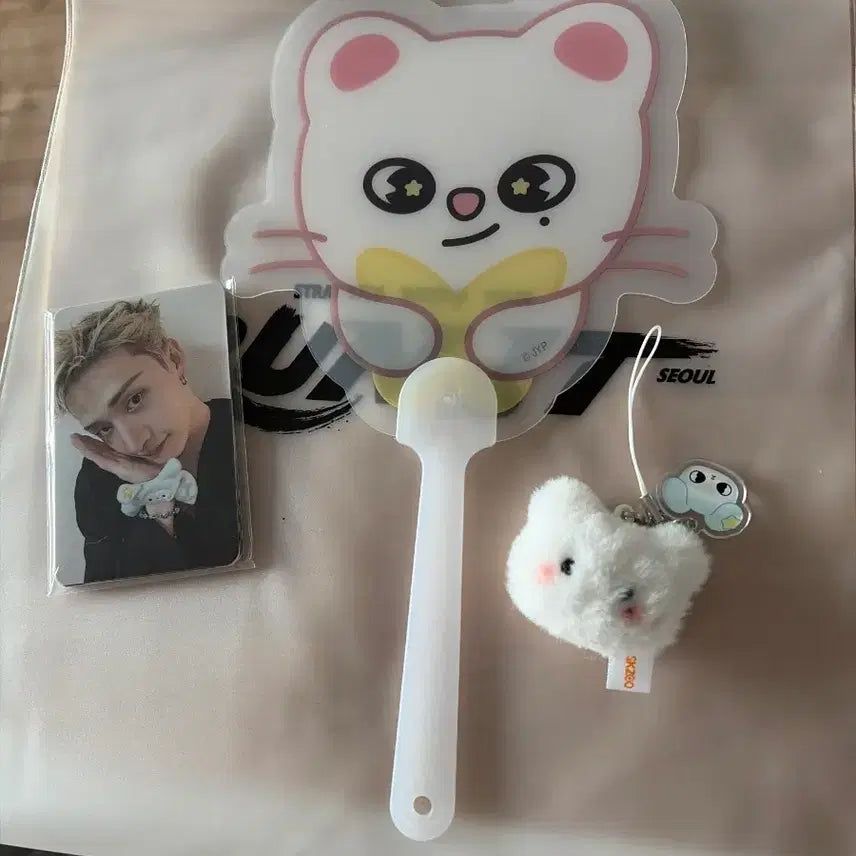 [BUNJANG] Stray Kids Run It Entrance Gift Jinnyret Hyunjin Set / 스트레이키즈 런잇 입장기프트 지니렛 현진 세트