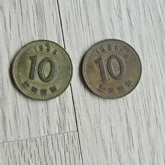 [BUNJANG] 1985 &amp; 1986 South Korean 10 Won Coins (2 pcs) / 1985 1986 10원 동전