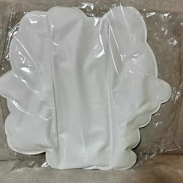 [BUNJANG] Sanrio Hello Kitty Ice Pad Cushion / 산리오 헬로키티 아이스패드 방석
