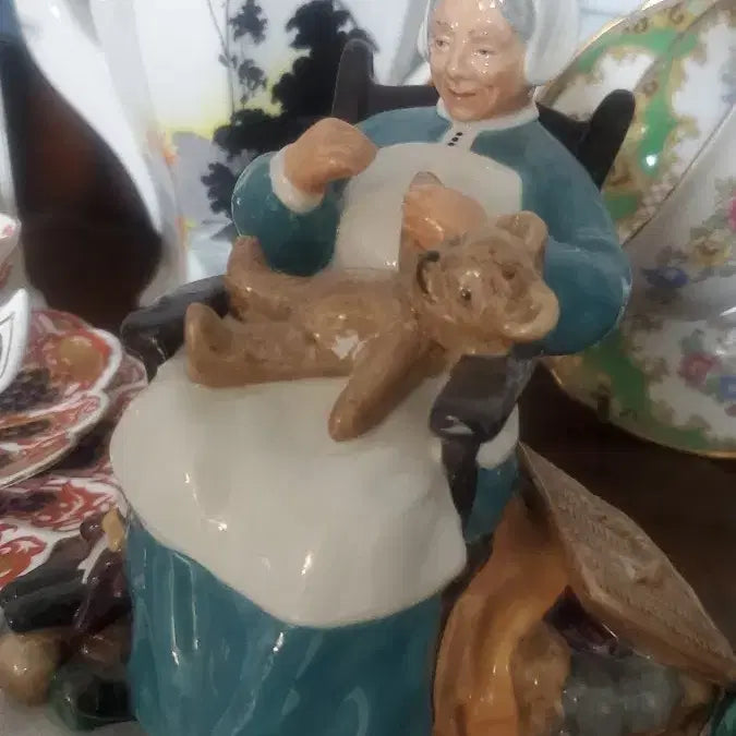 [BUNJANG] Vintage Teddy Bear Grandmother Figure / 빈티지 테디베어 할머니 피규어