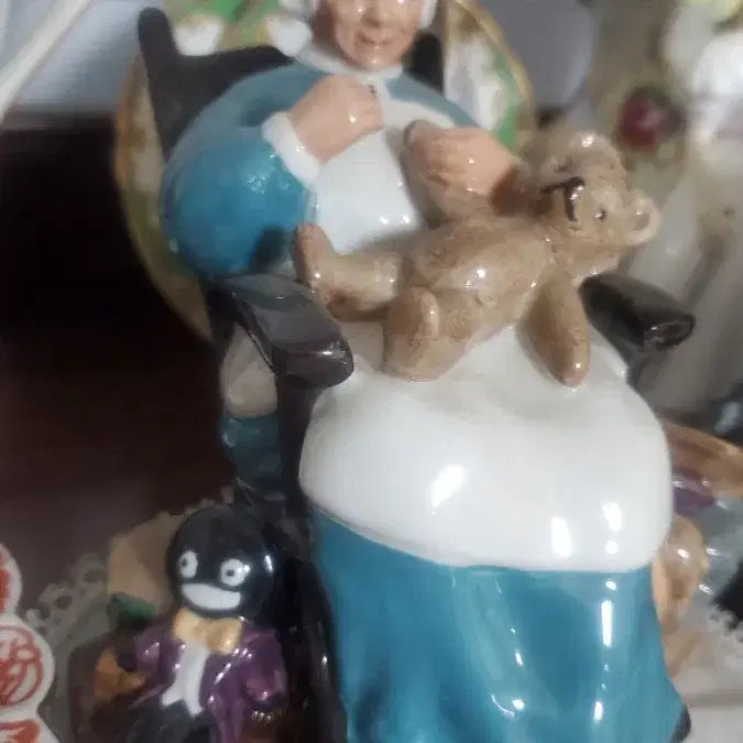 [BUNJANG] Vintage Teddy Bear Grandmother Figure / 빈티지 테디베어 할머니 피규어