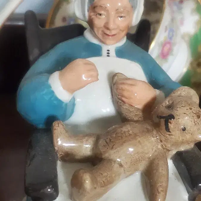 [BUNJANG] Vintage Teddy Bear Grandmother Figure / 빈티지 테디베어 할머니 피규어