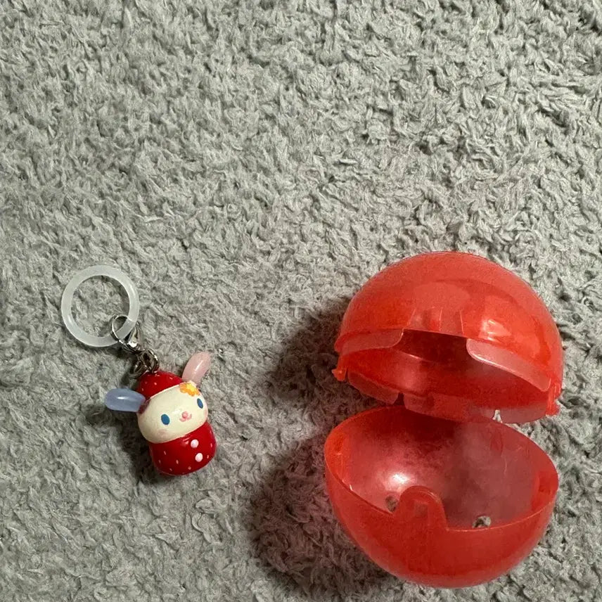 [BUNJANG] Sanrio Ichigo Strawberry Mezurushi Gacha Usahana Charm / (새 상품) 산리오 이치고(딸기) 메지루시가챠 우사하나