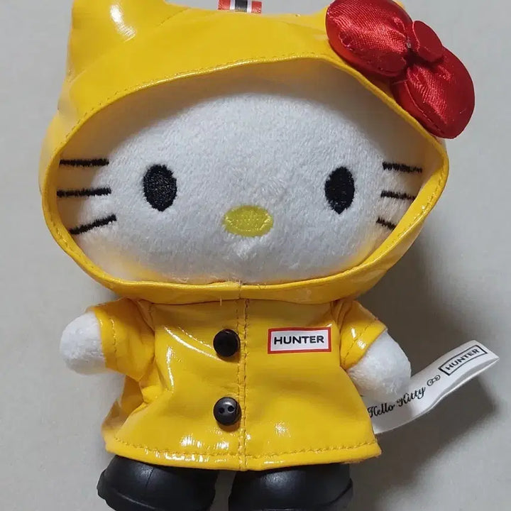 [BUNJANG] Hello Kitty Hunter Raincoat Plush Doll / 헬로키티 헌터 레인코트 인형