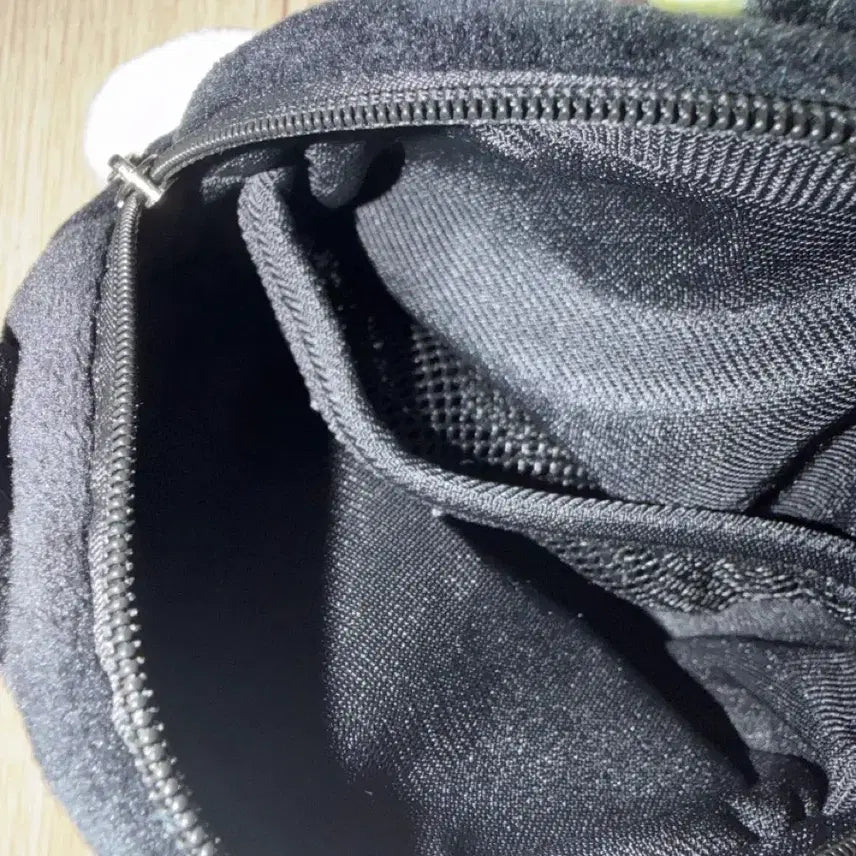 [BUNJANG] XMONZ Jideok Face Pouch / 엑몬즈 지덕이 페이스 파우치