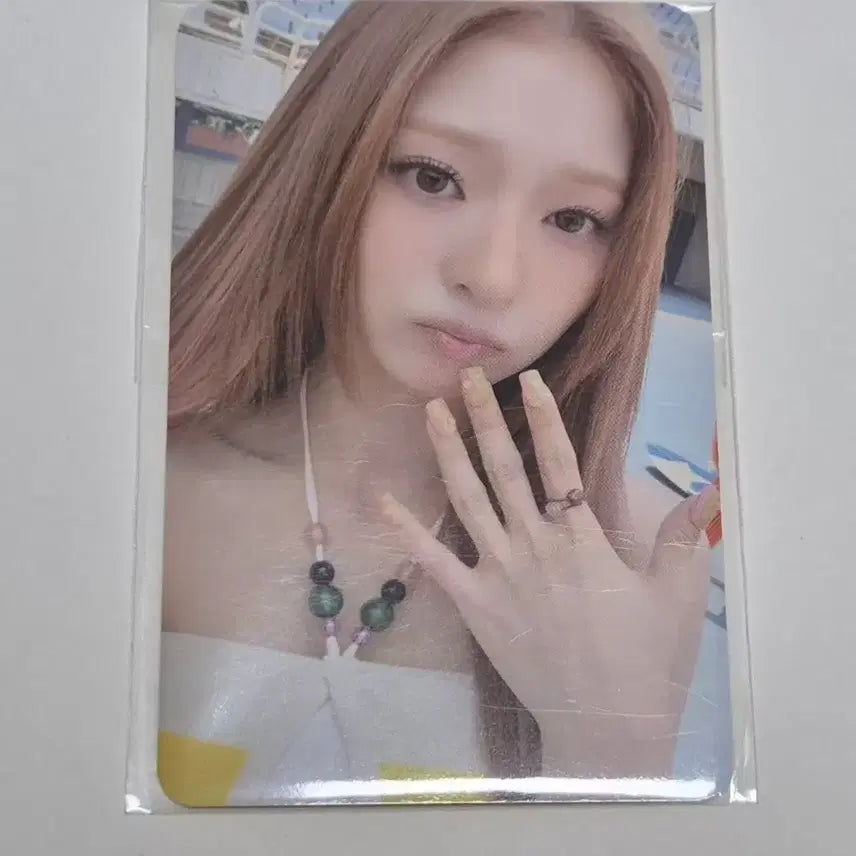[BUNJANG] fromis_9 Lee Nagyung Glow Me Pop-up Store T-Shirt Photocard / 프로미스나인 Glow Me 팝업스토어 이나경 티셔츠 포카 양도