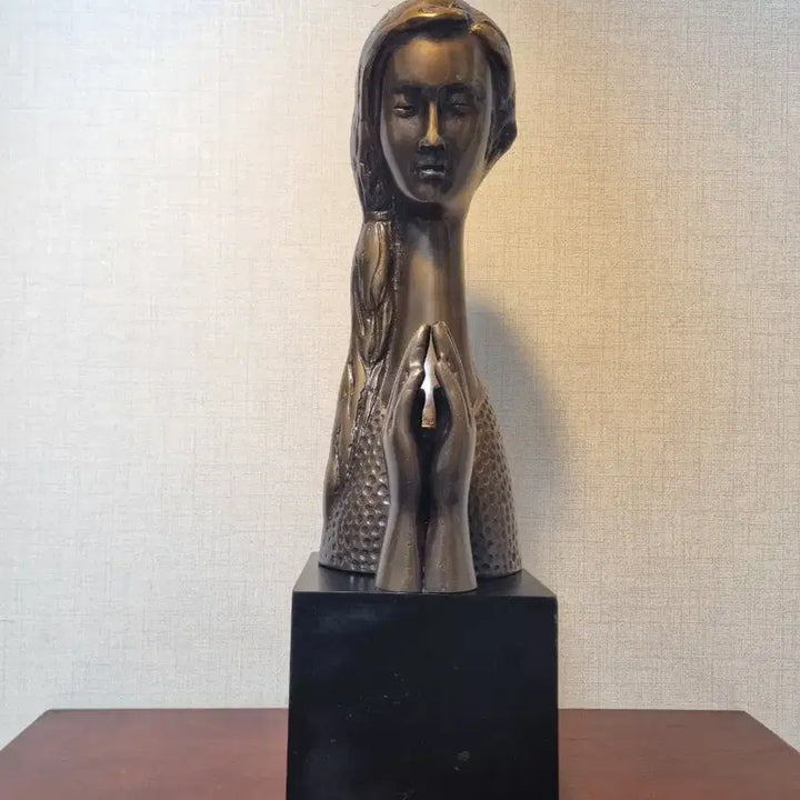 [BUNJANG] Bronze Sculpture of a Woman in Prayer - 53cm Height / [동 브론즈 작품] 간절히 기도하는 여인 - 전체높이 53cm