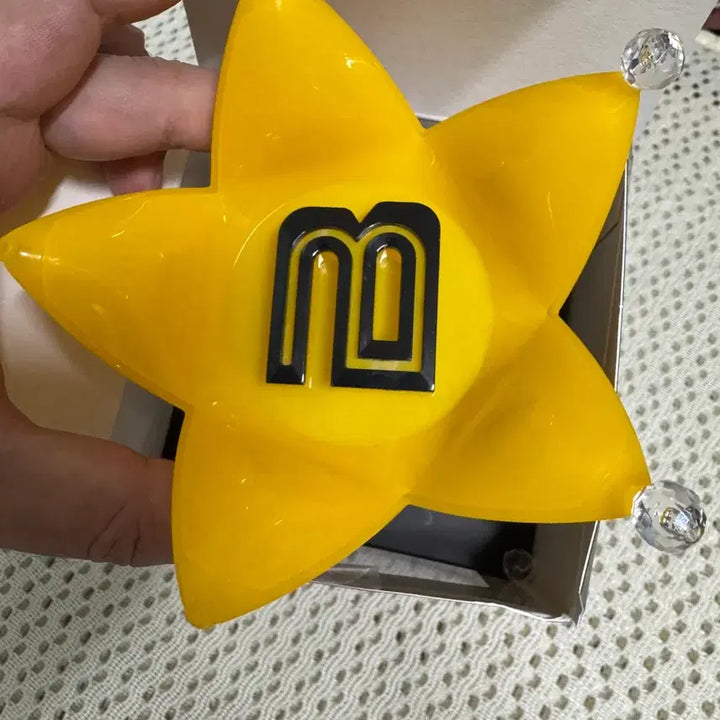 [BUNJANG] BIGBANG Official Light Stick Ver. 4 / (하자상품) 빅뱅 응원봉 버전4 2025