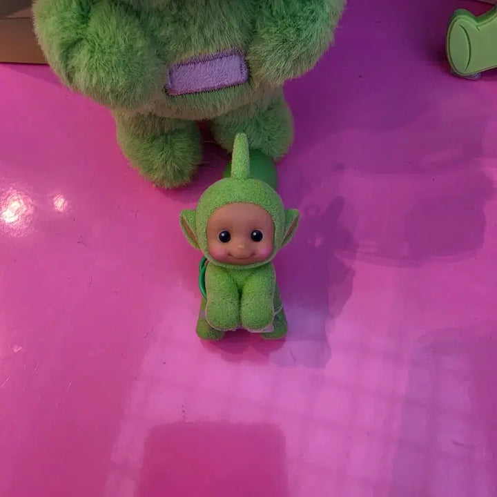[BUNJANG] Teletubbies Tinky Winky Flying Figure / 하늘을 나는 뚜비 피규어(텔레토비)