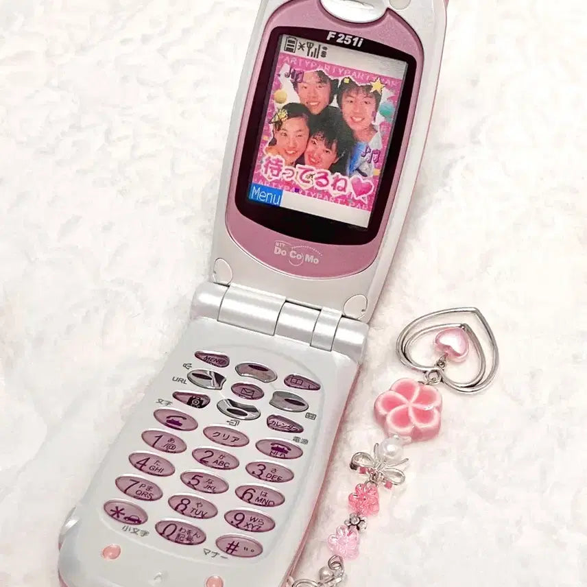 [BUNJANG] Y2K Baby Pink Prekura Mockup Phone Folder Phone Gyaru Phone / 고전 Y2K 베이비핑크 프리쿠라 모형폰 목업폰 폴더폰 갸루폰 핑크폰