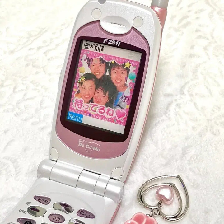 [BUNJANG] Y2K Baby Pink Prekura Mockup Phone Folder Phone Gyaru Phone / 고전 Y2K 베이비핑크 프리쿠라 모형폰 목업폰 폴더폰 갸루폰 핑크폰