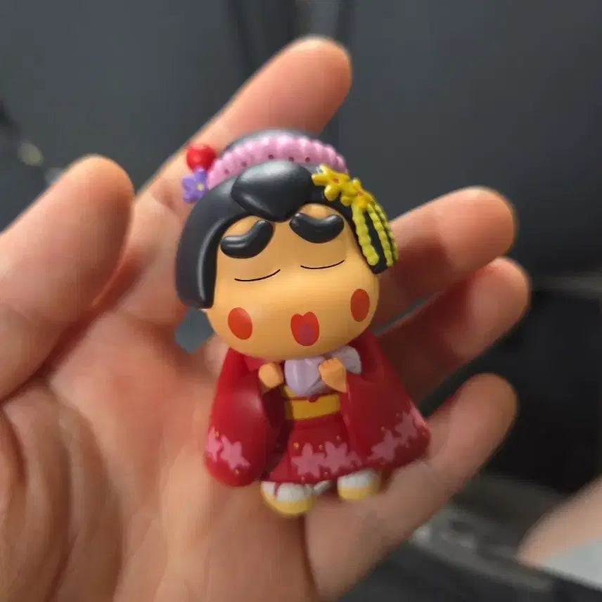 [BUNJANG] Shin-chan Cross-dressing Doll Figure / 짱구 코스튬 여장 인형 피규어