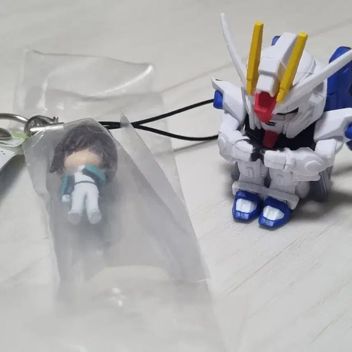 [BUNJANG] Gundam Seed Classic Keychain &amp; Machiboke Freedom Gundam Bundle / 건담seed 시드 고전 키링 + 마치보케 프리덤 건담 일괄 판매