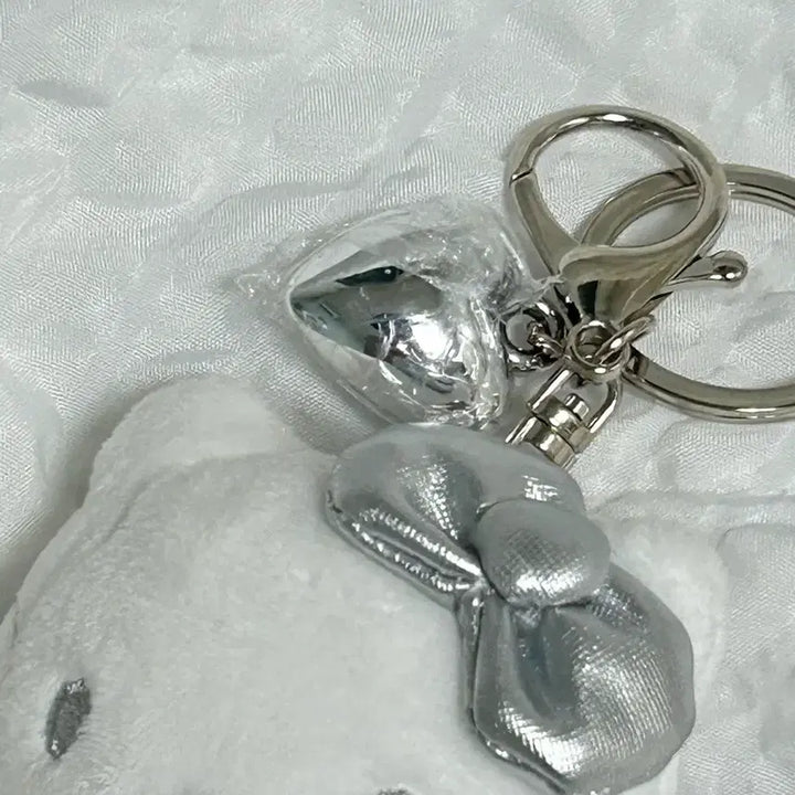 [BUNJANG] Sanrio Hello Kitty Silver Heart Charm Doll Keychain / 택0,새상품) 산리오 헬로키티 실버 하트 참 인형 키링