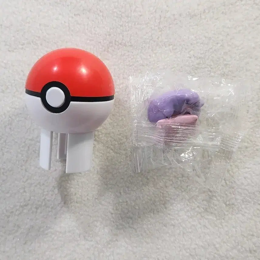 [BUNJANG] GS25 Pokemon Monster Ball Metamon Figure / GS 포켓몬 몬스터볼 음료수 메타몽 피규어