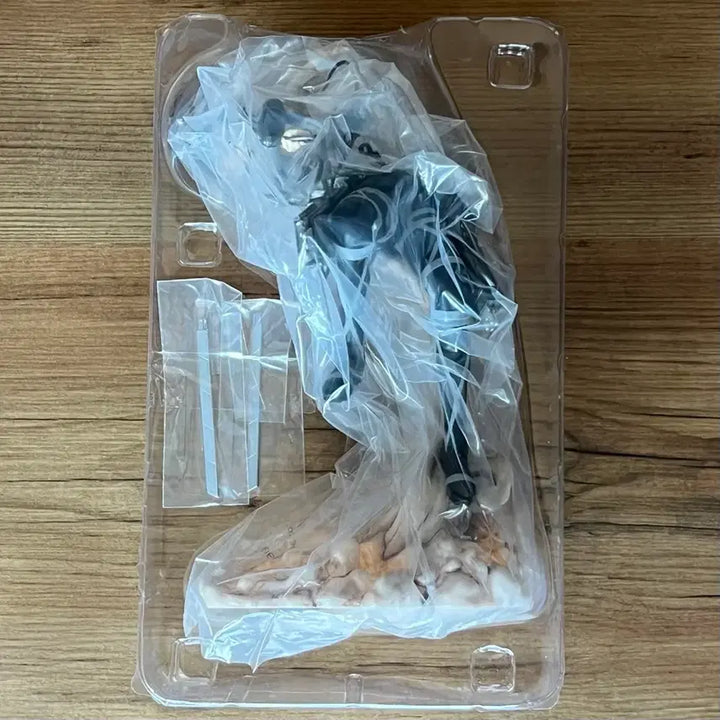 [BUNJANG] Attack on Titan Ichiban Kuji B Prize Levi &amp; C Prize Hange Figure Bundle Set (Unsealed) / [개봉] 제일복권 이치방쿠지 진격의거인 땅울림 B상 리바이 C상 한지 피규어 일괄