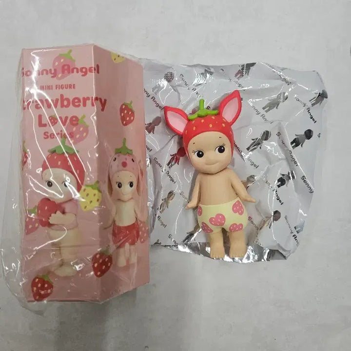 [BUNJANG] Sonny Angel Strawberry Love Deer Figure (Unsealed) / 소니엔젤 스트로베리 러브 사슴 _ 단순개봉