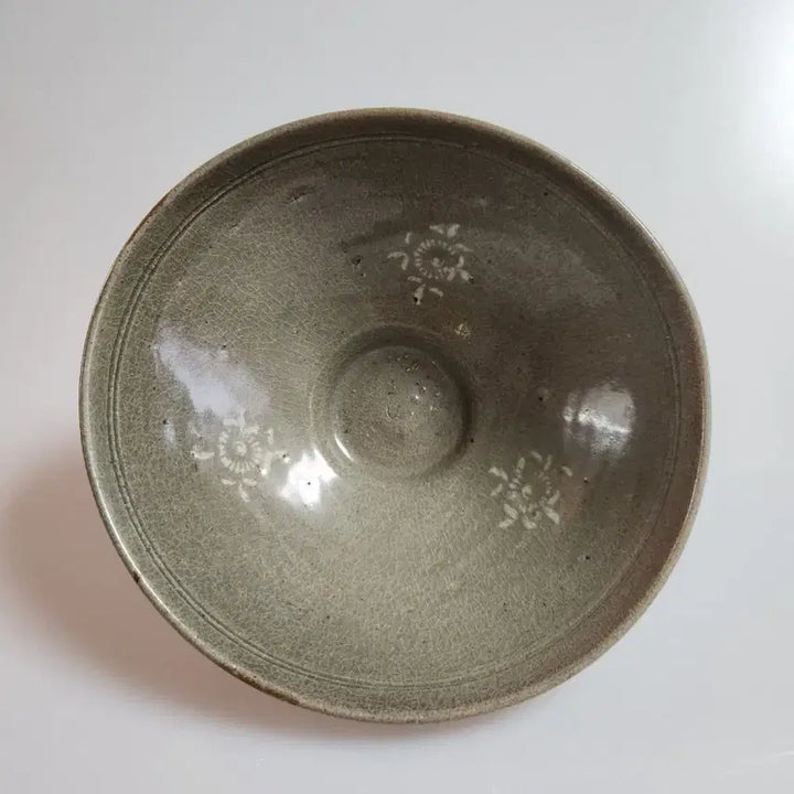 [BUNJANG] Goryeo Dynasty Celadon Bowl with White Inlaid Chrysanthemum Design / 골동품 고려시대 고려청자 백상감 국화절지문 사발